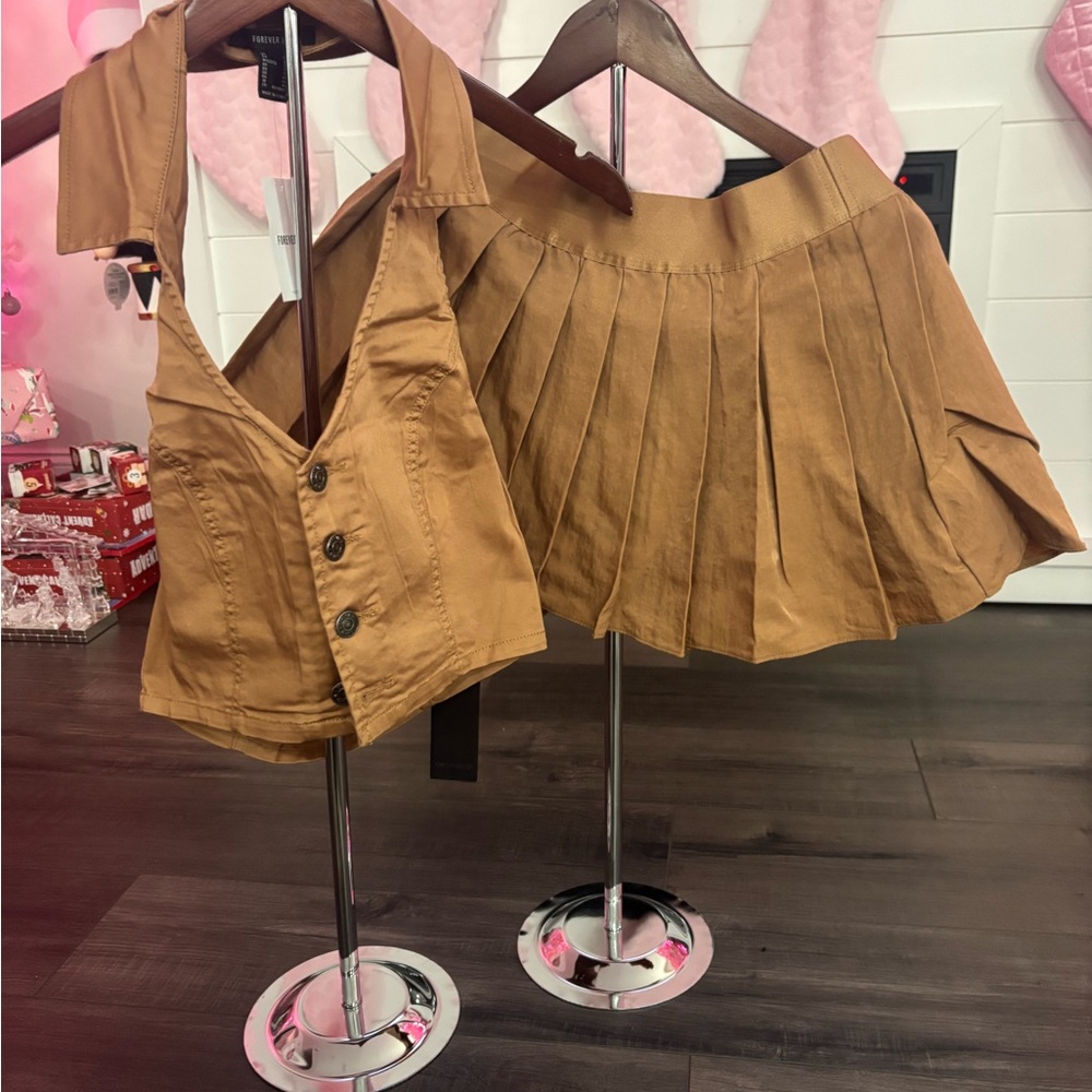 Forever 21 Tan Pleated Skirt